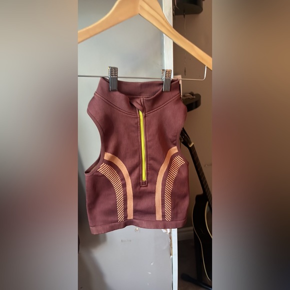 Activewear top - Picture 2 of 2